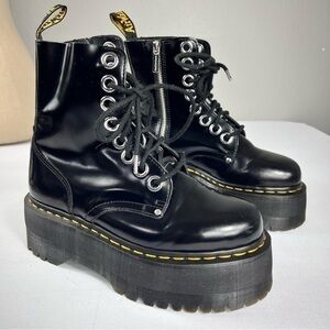 Dr. Martens black Jadon Max buttero smooth leather chunky platform boots. SIZE 7